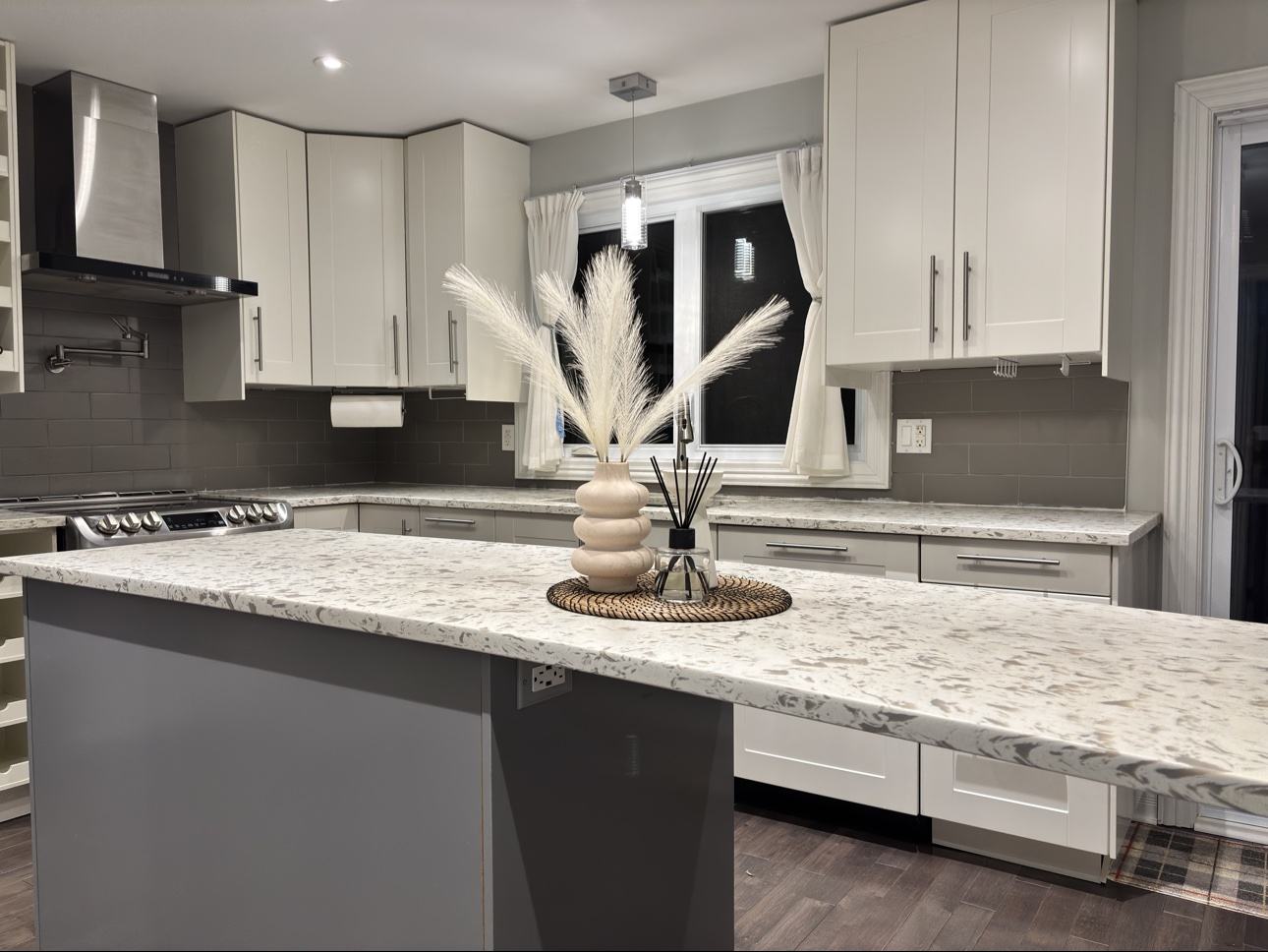Cuisine après le nettoyage et le home staging